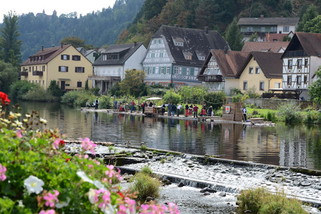 Impressionen vom Altstadtfest in Gernsbach: Floßfahrt