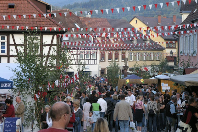 Impressionen vom Altstadtfest in Gernsbach: Festtreiben